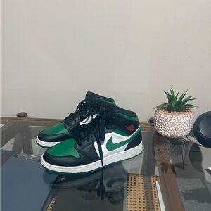 Nike Women’s Green Black White High Top Sneakers